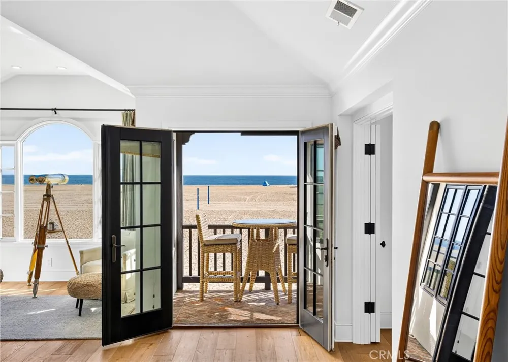1228 W Oceanfront Newport Beach, CA 92661