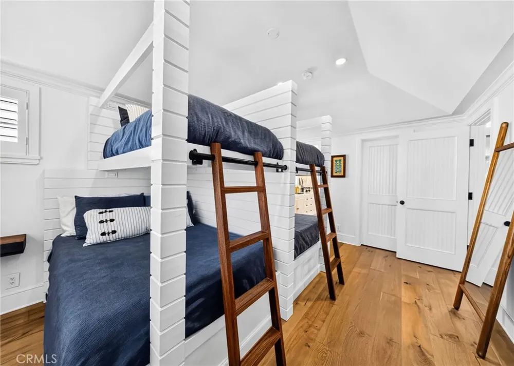 1228 W Oceanfront Newport Beach, CA 92661
