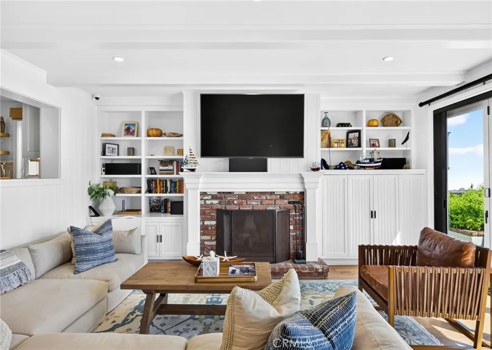 1228 W Oceanfront Newport Beach, CA 92661