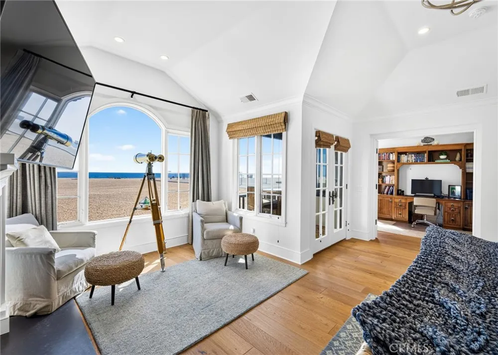 1228 W Oceanfront Newport Beach, CA 92661