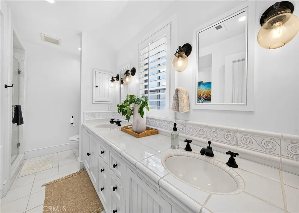 1228 W Oceanfront Newport Beach, CA 92661
