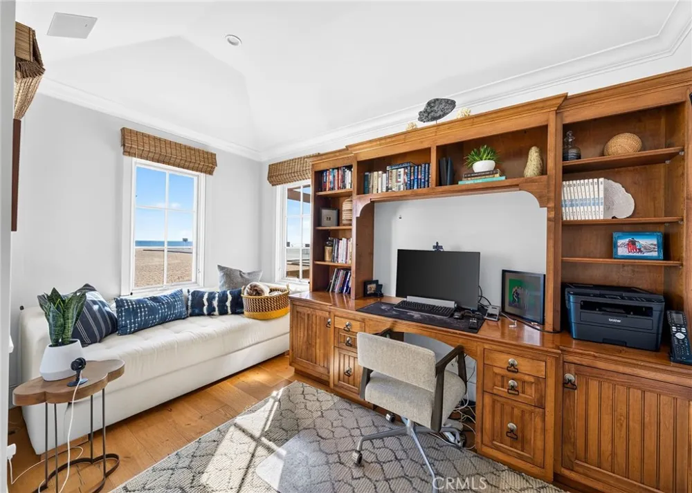 1228 W Oceanfront Newport Beach, CA 92661