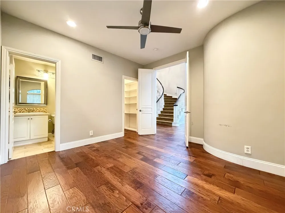 1 Shadow Irvine, CA 92620