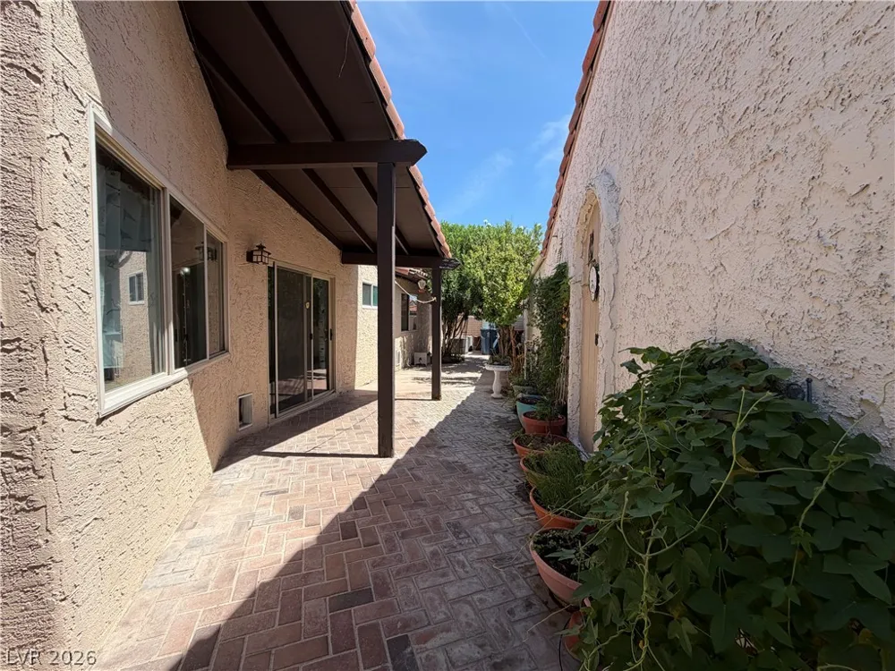 2212 Plaza Del Prado Las Vegas, NV 89102
