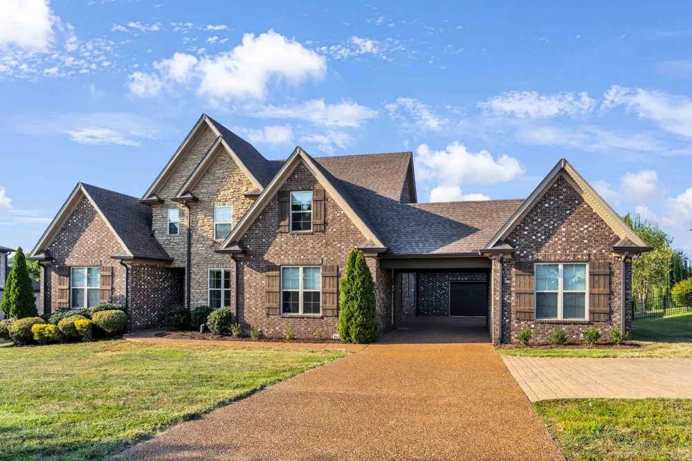 711 Shute Ln Hendersonville, TN 37075