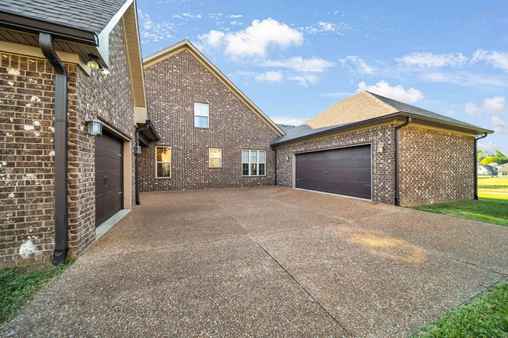 711 Shute Ln Hendersonville, TN 37075