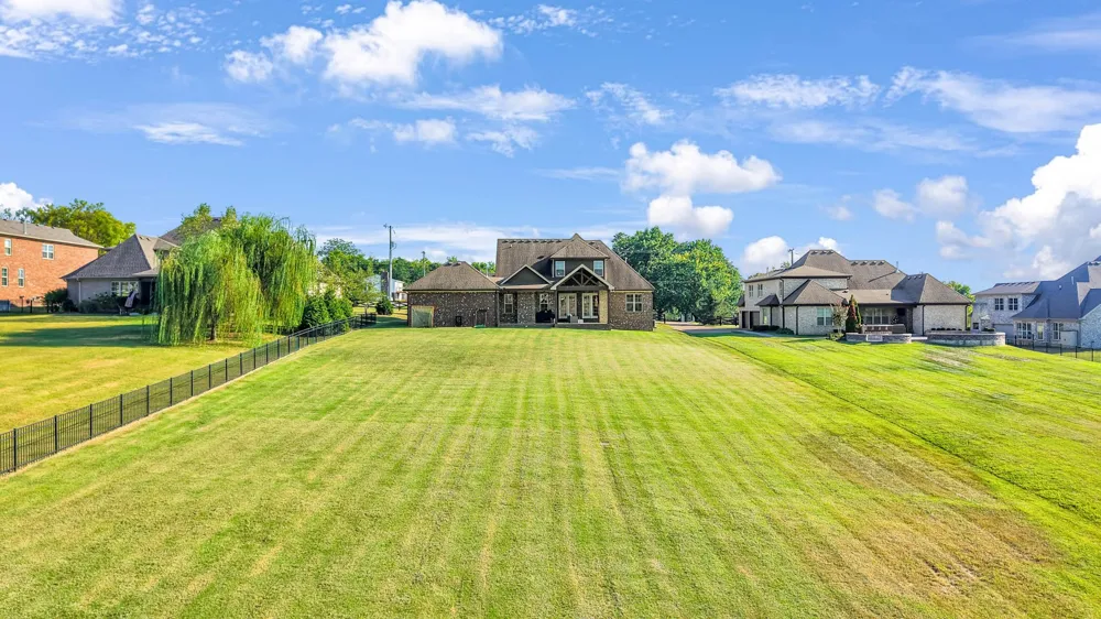711 Shute Ln Hendersonville, TN 37075