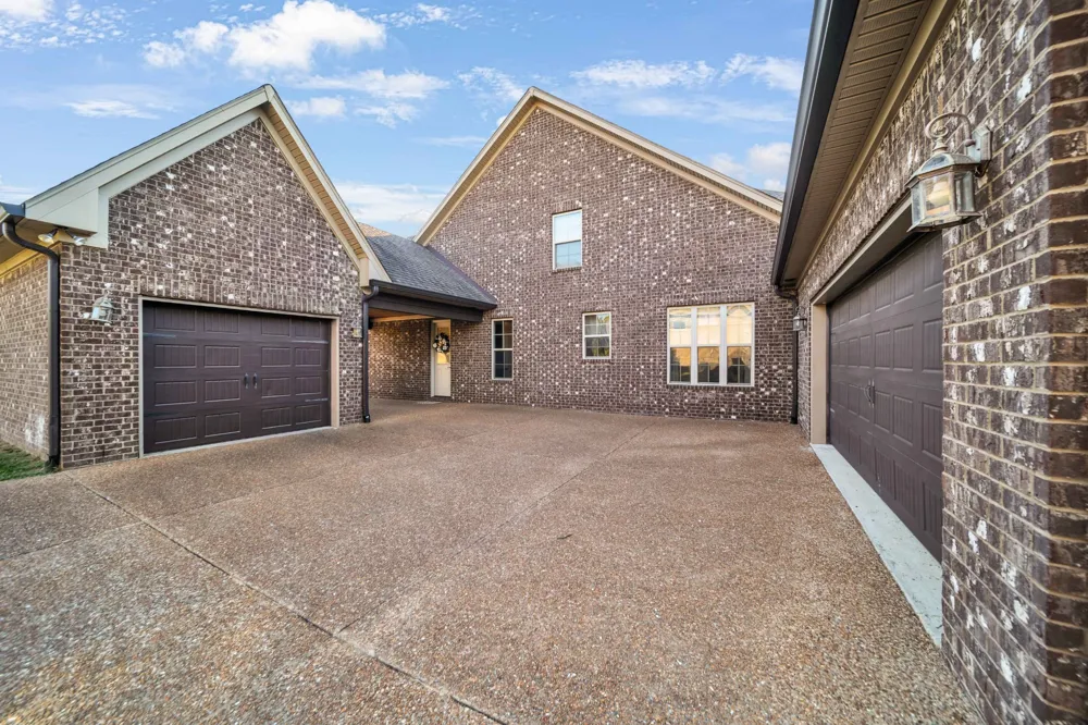 711 Shute Ln Hendersonville, TN 37075