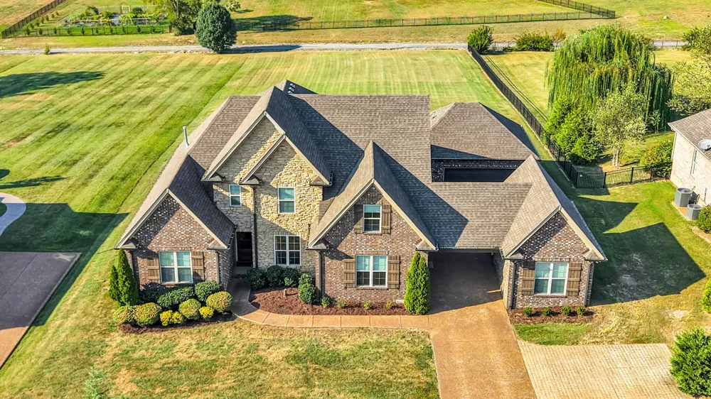 711 Shute Ln Hendersonville, TN 37075