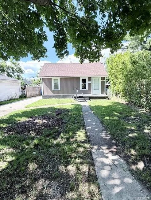 8661 Dodge Avenue Warren City, MI 48089