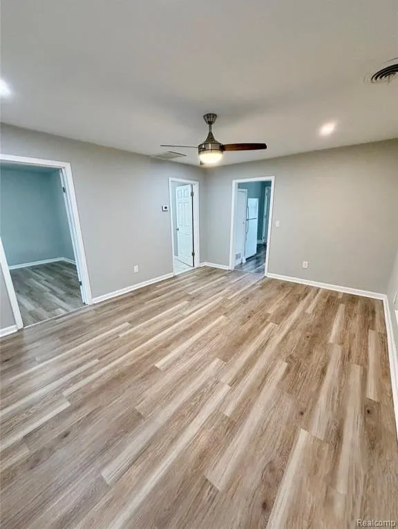 8661 Dodge Avenue Warren City, MI 48089