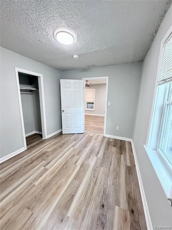 8661 Dodge Avenue Warren City, MI 48089