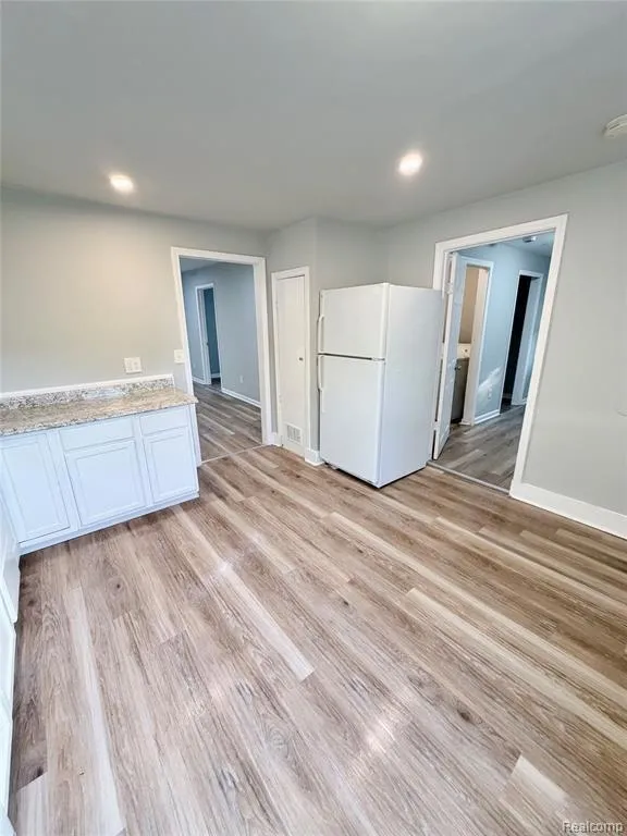 8661 Dodge Avenue Warren City, MI 48089