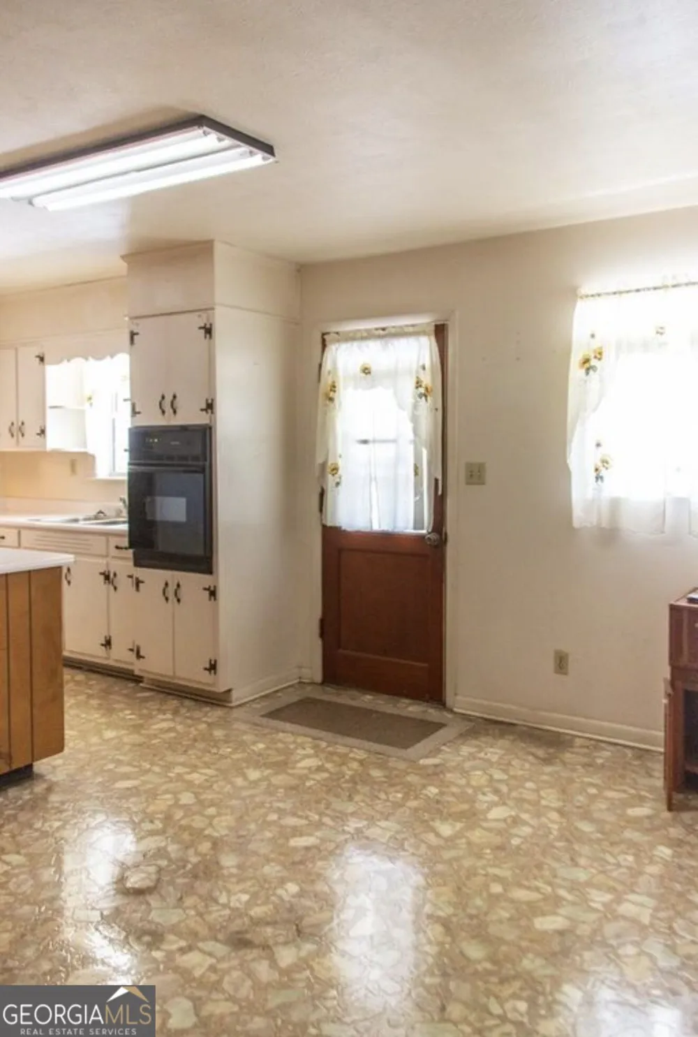 2817 Cherokee St Waycross, GA 31503