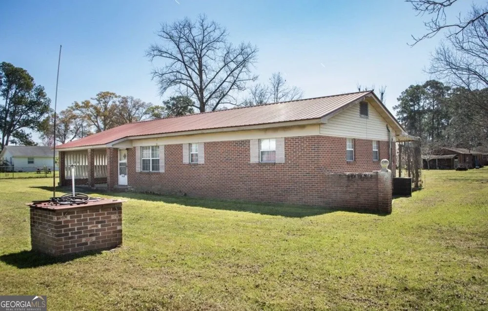 2817 Cherokee St Waycross, GA 31503
