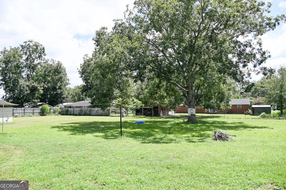 2817 Cherokee St Waycross, GA 31503