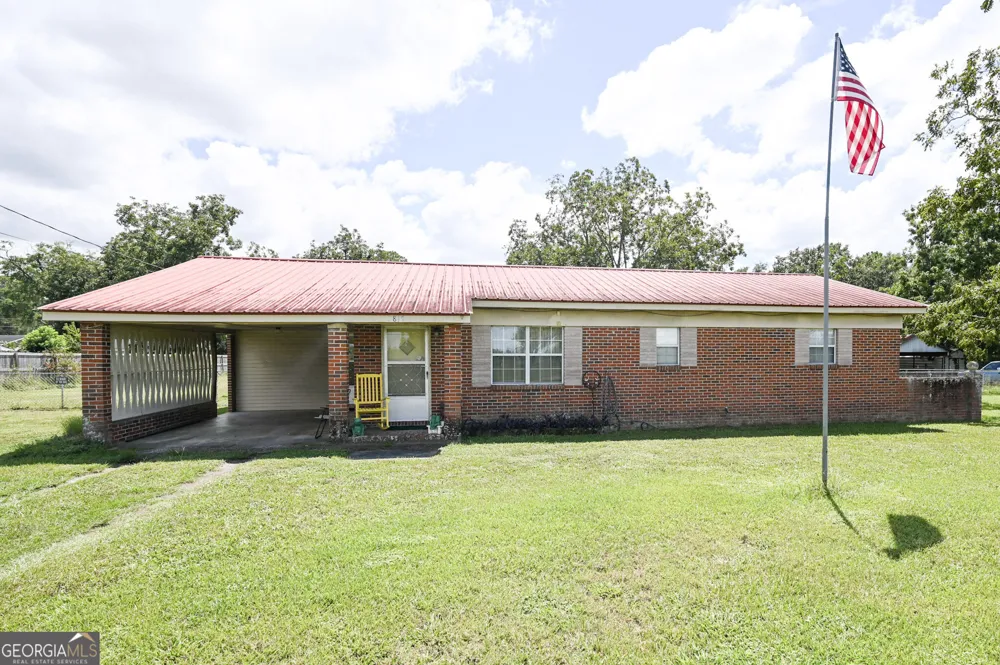 2817 Cherokee St Waycross, GA 31503