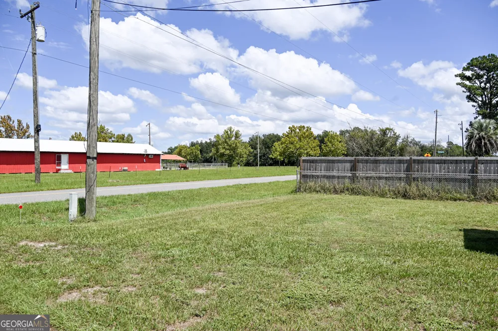 2817 Cherokee St Waycross, GA 31503