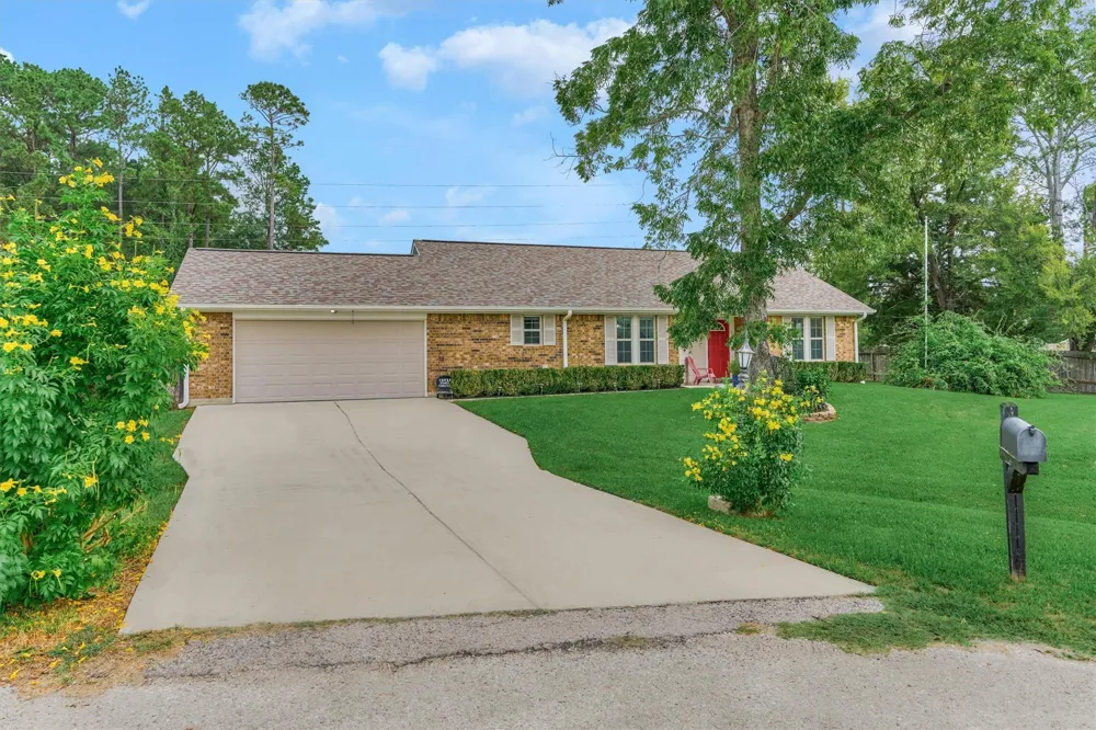 15031 Port Circle Willis, TX 77318