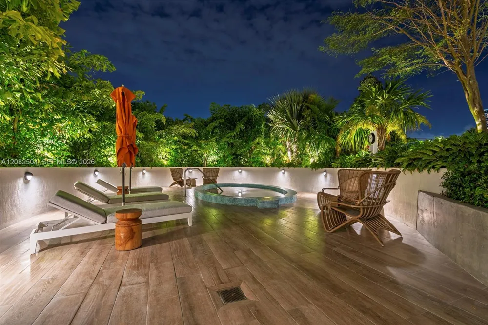 700 NE 24th St #3007 Miami, FL 33137