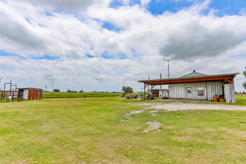 1078 R&R Lane Muenster, TX 76252