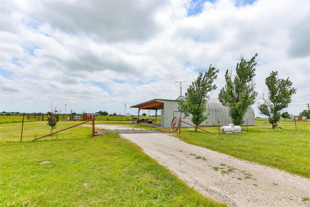 1078 R&R Lane Muenster, TX 76252
