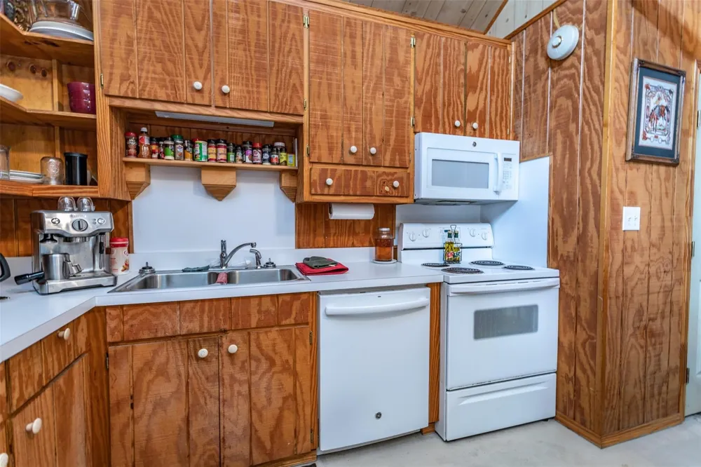 1078 R&R Lane Muenster, TX 76252