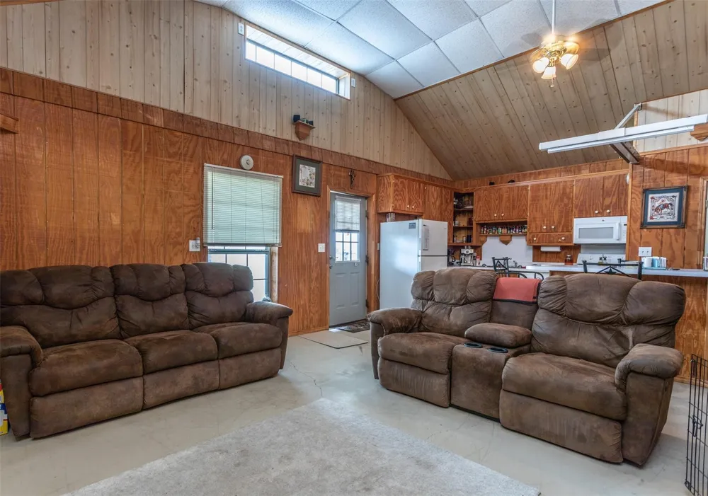 1078 R&R Lane Muenster, TX 76252