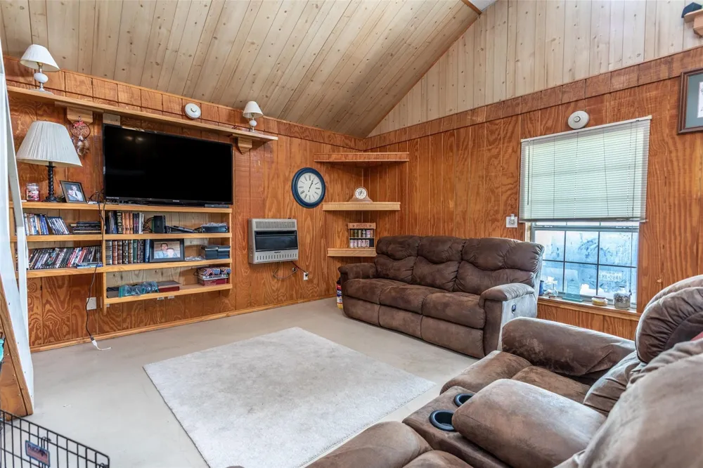 1078 R&R Lane Muenster, TX 76252