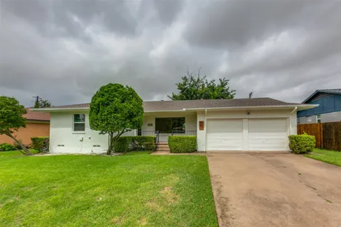 2413 Patricia Lane