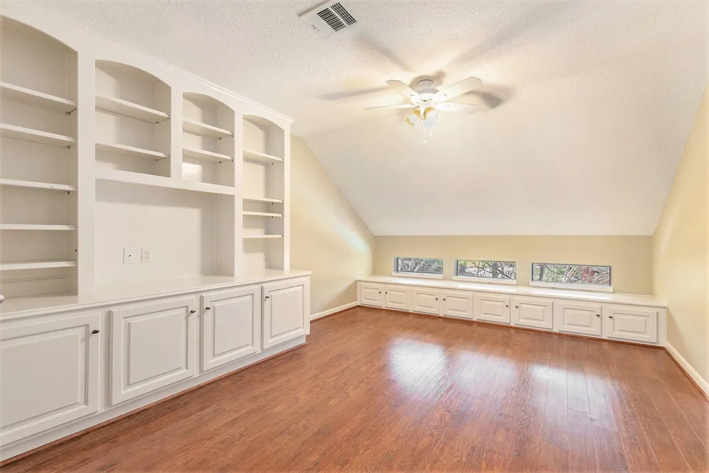 15 Larks Aire Place The Woodlands, TX 77381