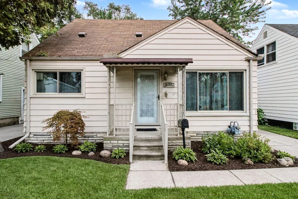 18286 Denby Street Redford, MI 48240