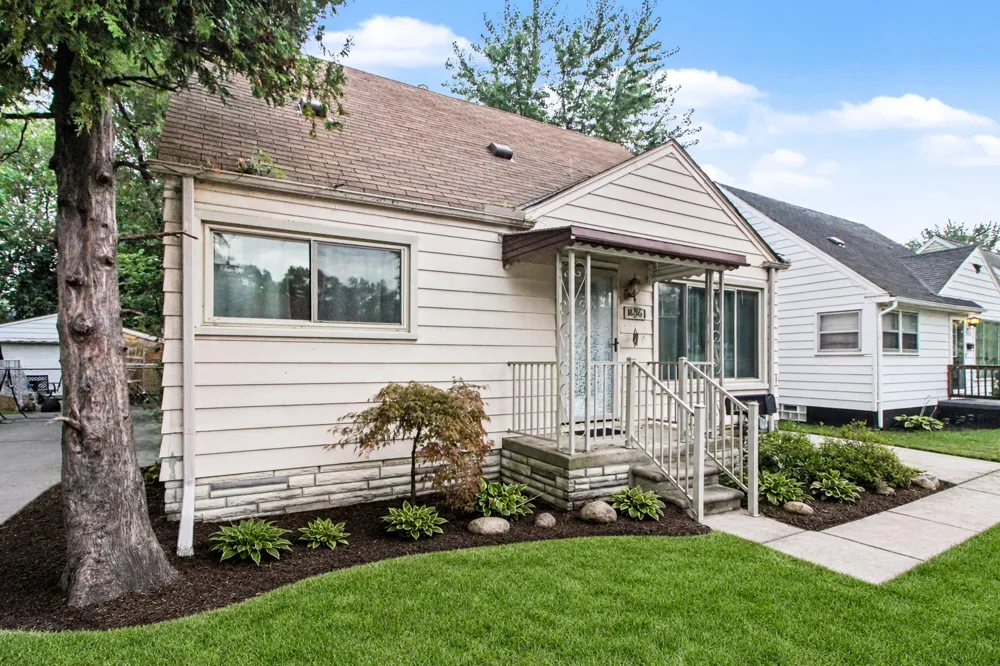 18286 Denby Street Redford, MI 48240