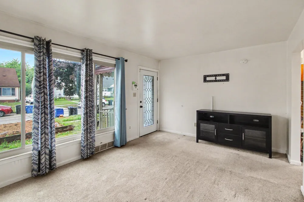 18286 Denby Street Redford, MI 48240