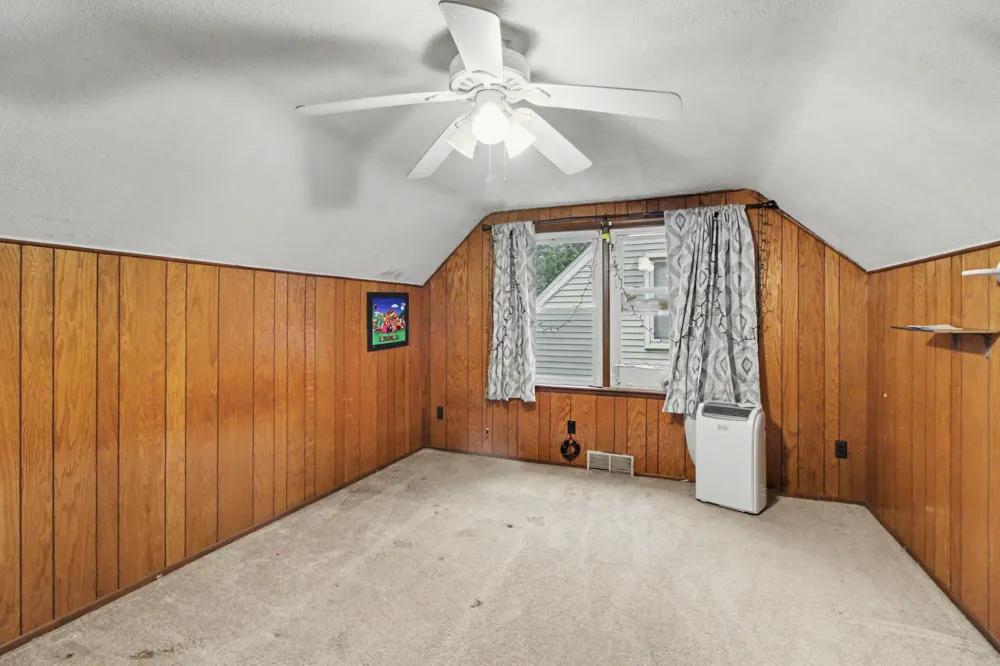 18286 Denby Street Redford, MI 48240