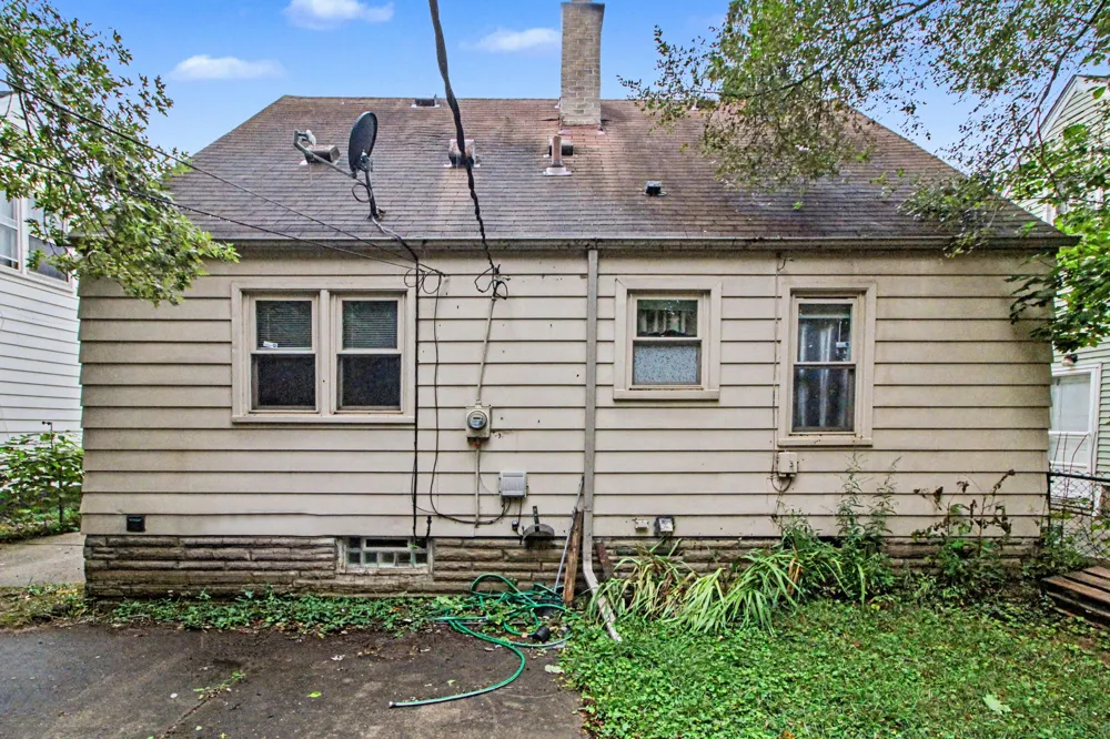 18286 Denby Street Redford, MI 48240