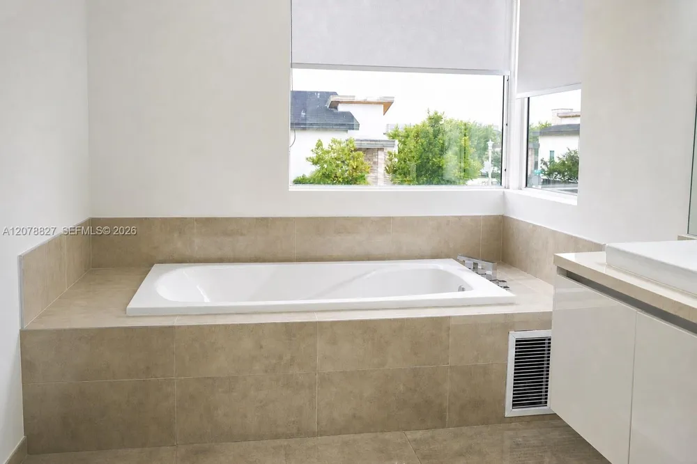 7560 NW 101st Ct #7560 Doral, FL 33178