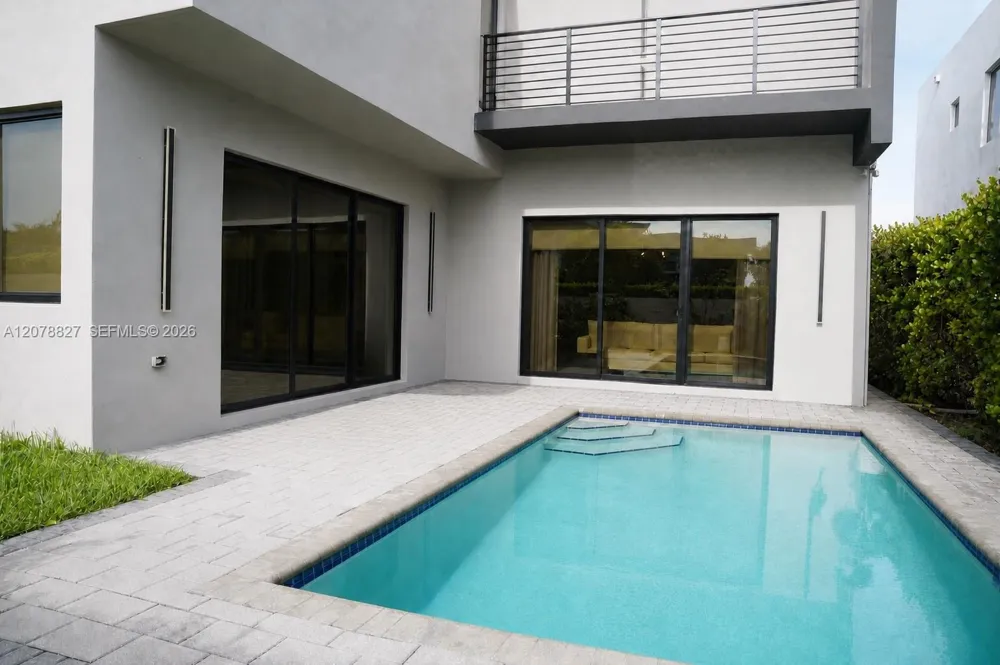 7560 NW 101st Ct #7560 Doral, FL 33178