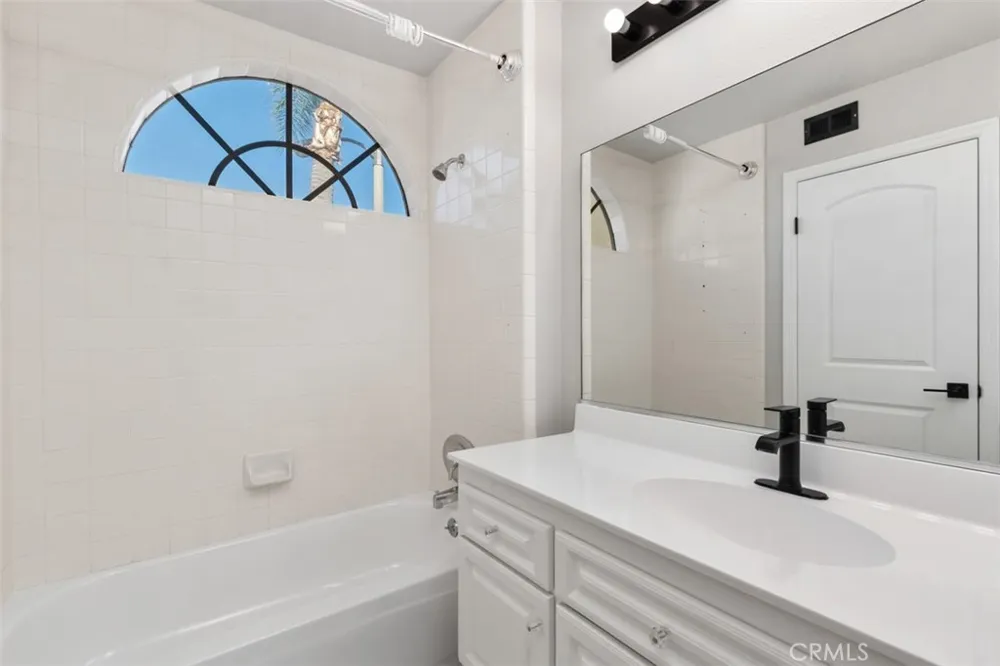 21121 Calle De Paseo Lake Forest, CA 92630