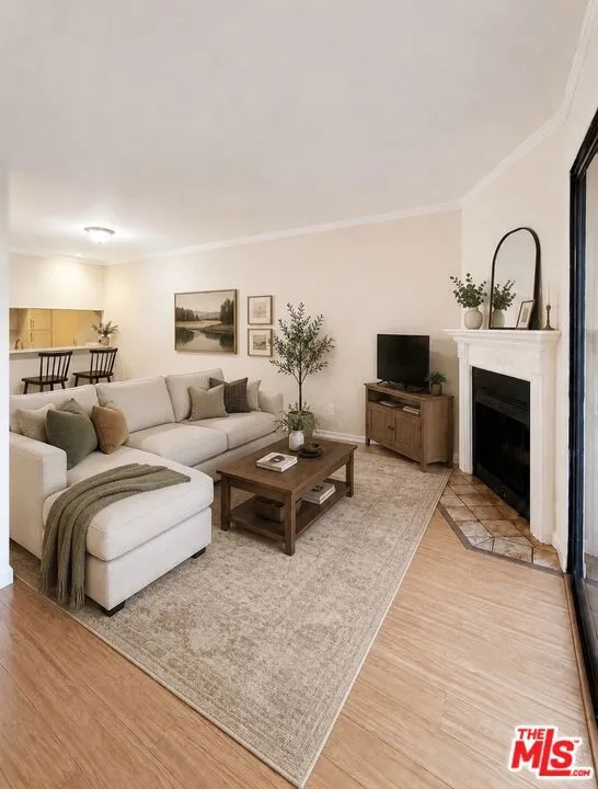 15113 Saticoy Street #4 Van Nuys, CA 91405
