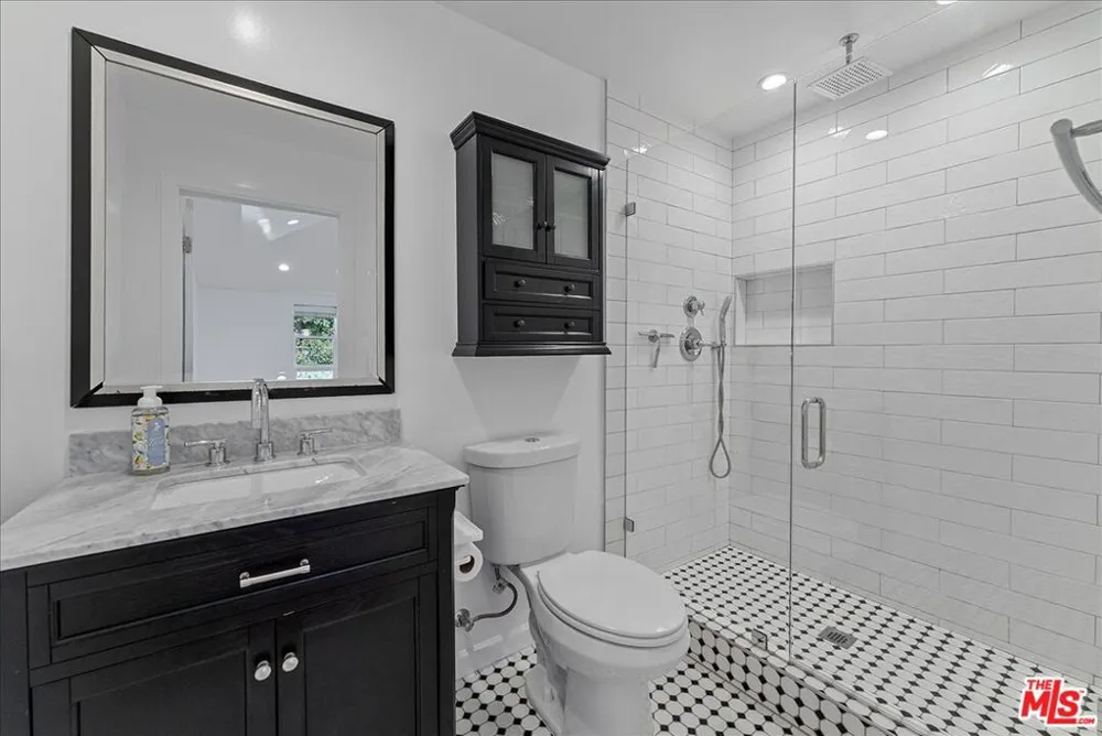 6724 Mammoth Avenue Van Nuys, CA 91405