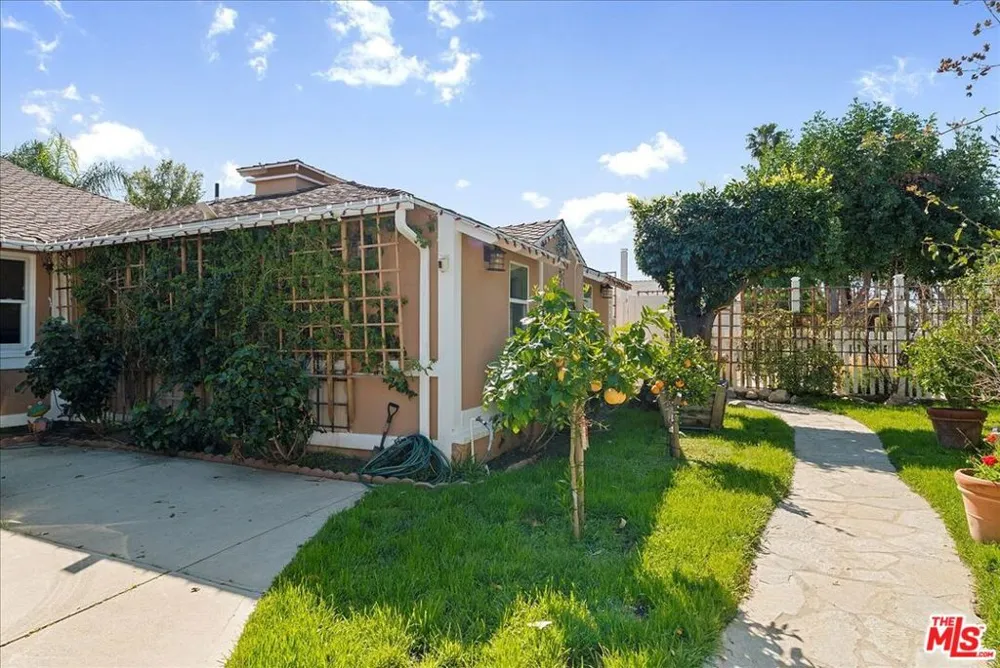 6724 Mammoth Avenue Van Nuys, CA 91405
