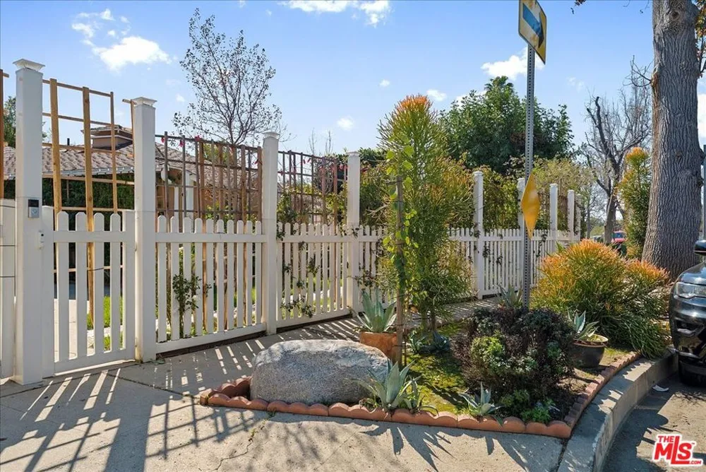 6724 Mammoth Avenue Van Nuys, CA 91405