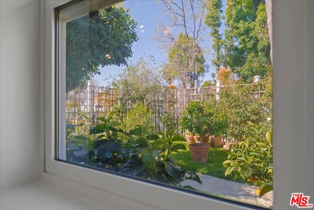 6724 Mammoth Avenue Van Nuys, CA 91405