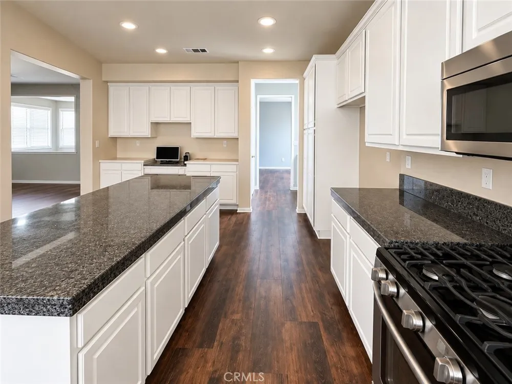 3352 Hammock Perris, CA 92571