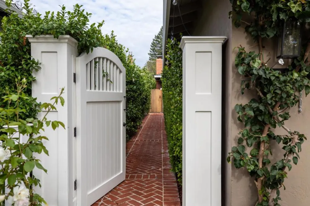 2014 Camino De Los Robles Menlo Park, CA 94025