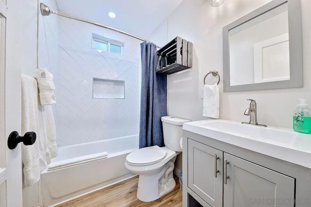 4754 Saratoga San Diego, CA 92107