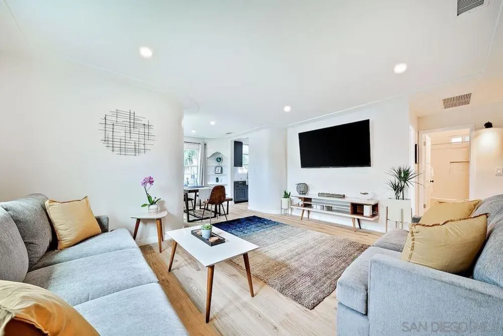 4754 Saratoga San Diego, CA 92107