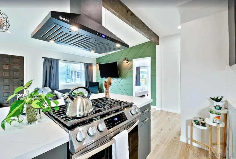 4754 Saratoga San Diego, CA 92107