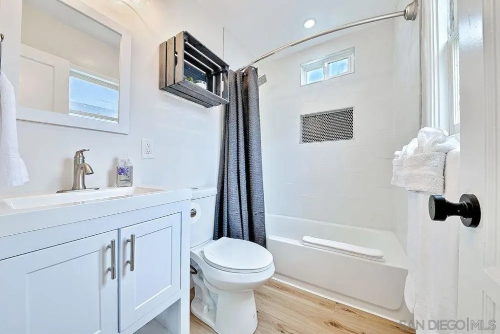 4754 Saratoga San Diego, CA 92107